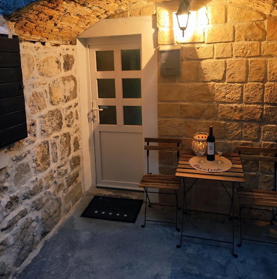 Stone House Lovric Apartment Kastela Luaran gambar