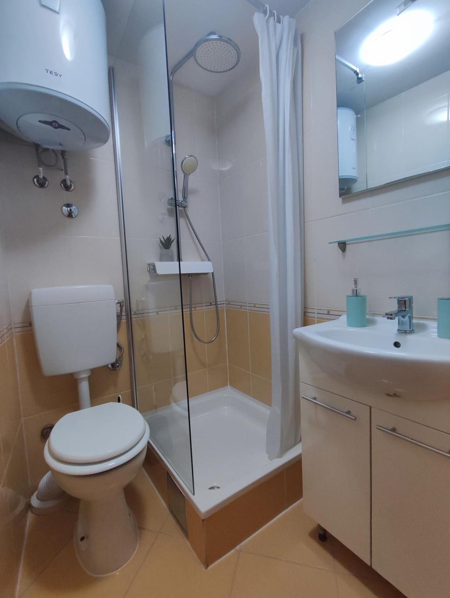 Stone House Lovric Apartment Kastela Bilik gambar